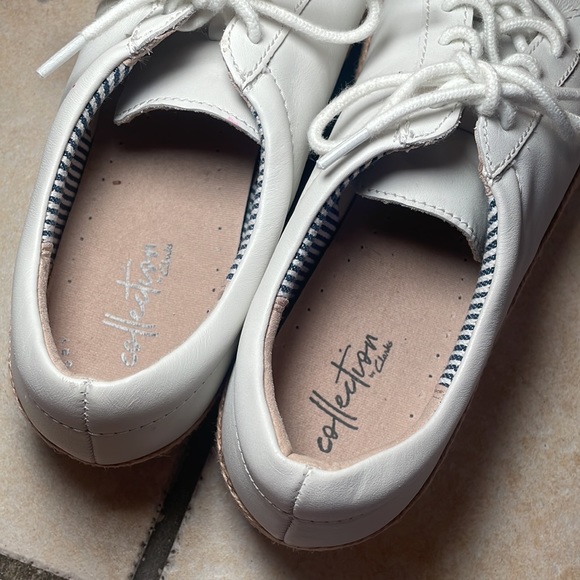 Collection by Clarks | White Raffia Trim Sneakers Size 9 - Picture 3 of 7